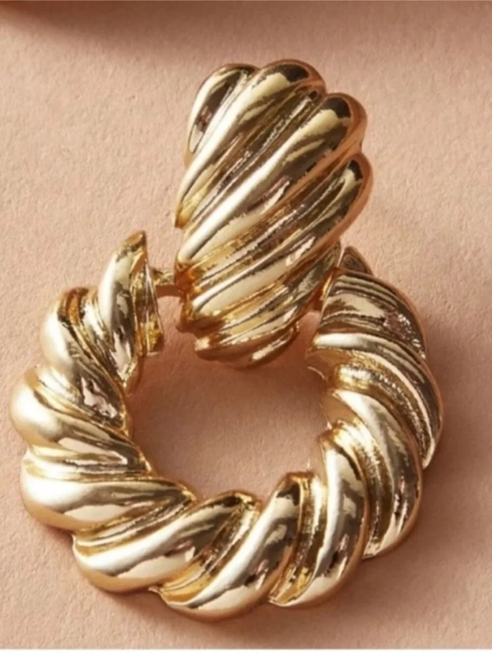 New! Gold Twist Circlet Earrings (1019) NWOT